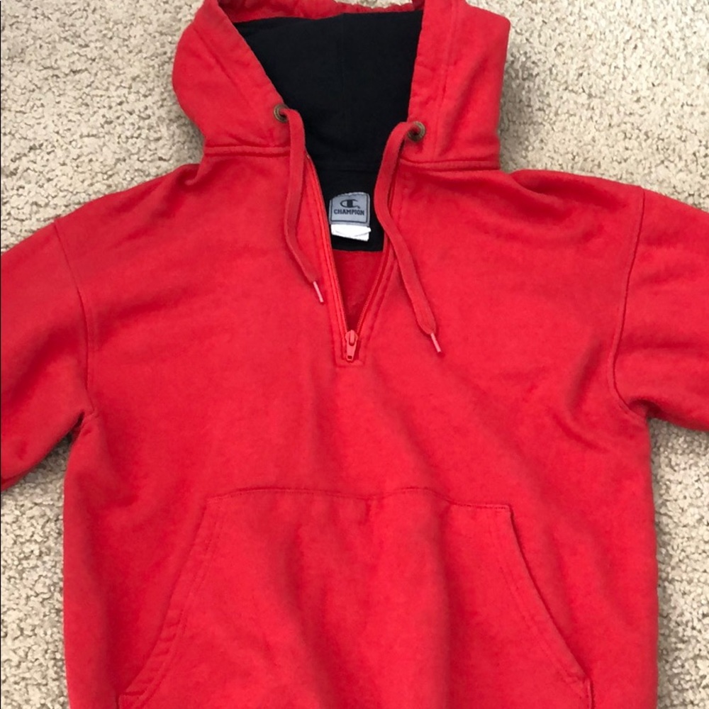 ~Red champion hoodie w small zipper~